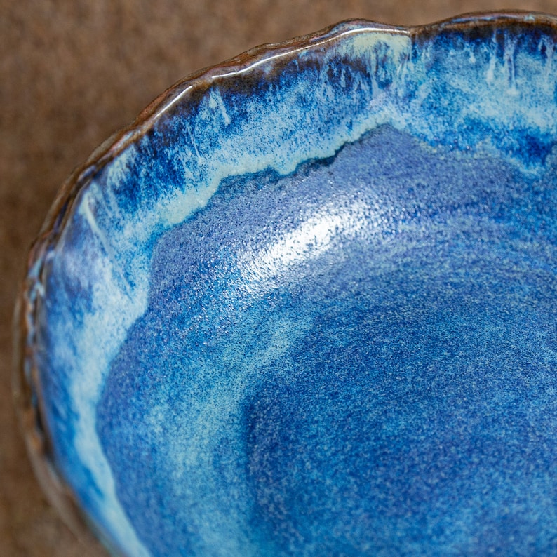 Handmade ceramic big blue fruit/salad bowl stone texture decorative centerpiece kitchen accessory durable stoneware wedding gift fine dining Bild 4