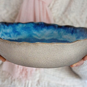 Handmade ceramic big blue fruit/salad bowl stone texture decorative centerpiece kitchen accessory durable stoneware wedding gift fine dining Bild 7