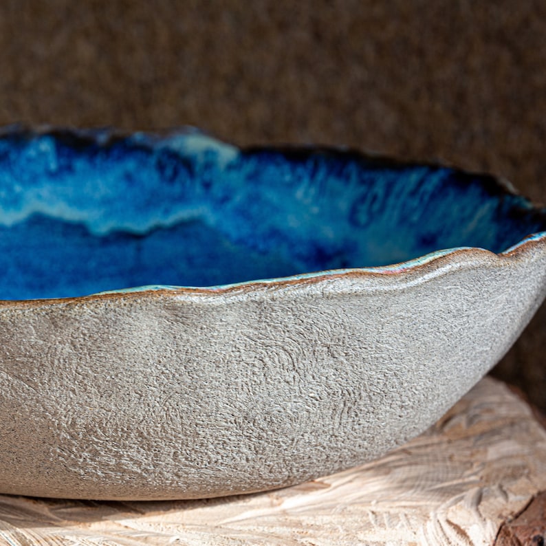 Handmade ceramic big blue fruit/salad bowl stone texture decorative centerpiece kitchen accessory durable stoneware wedding gift fine dining Bild 3