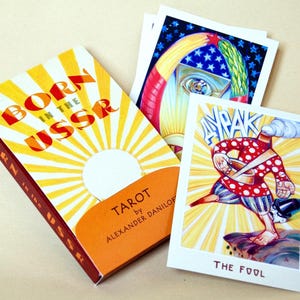 Nacido en la URSS, Tarot de Alexander Daniloff, Arcanos Mayores, edición limitada, numerada y firmada por el autor, al estilo de los carteles soviéticos.