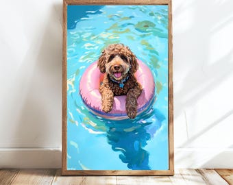 以下が含まれることがあります： ピンクの浮き輪に乗った茶色の犬がプールで泳いでいる絵画。犬は青い首輪をしており、鑑賞者を見ています。水は明るい青色で、絵画は木製のフレームに入っています。