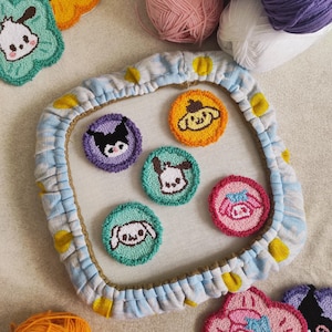 2 Stück niedliche Kawaii Auto Untersetzer, Zeichentrickfiguren Becher Teppich, Punch Needle Autozubehör, Sanrio Auto Untersetzer, Auto Dekoration, neue Auto Geschenke