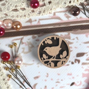 Wooden Magnetic Needle Minder: Bird Design Needlework Tool