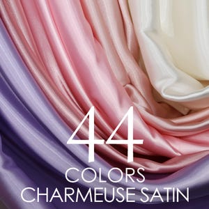 Puede incluir: Primer plano de una variedad de telas suaves y sedosas en diferentes tonos de rosa, morado y blanco. El texto "44 COLORS CHARMEUSE SATIN" está superpuesto a la imagen.