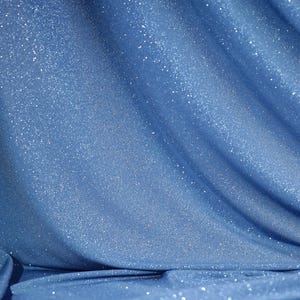 Tejido de punto brillante Blue Storm: Spandex brillante elástico en 4 direcciones, ideal para fiestas y disfraces.