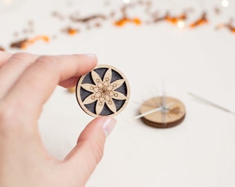 Wooden Magnetic Needle Holder: Double-Sided Star Needle Keeper