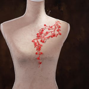 Aplique termoadhesivo de flor de ciruelo roja para danza lírica, ballet, vestidos de ilusión y disfraces GLT2444Ared
