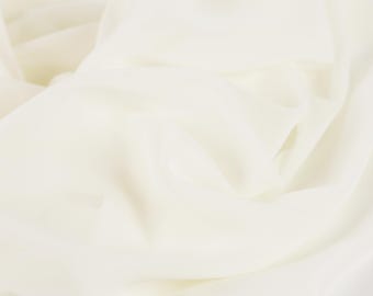 Ivoorkleurige doorschijnende chiffonstof op maat gesneden, mat polyester voor jurken en draperieën