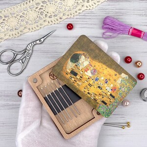 Personalizable Wooden Magnetic Needle Holder: Sewing Accessories