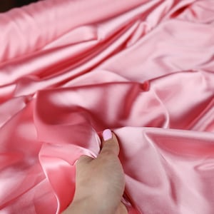 Blush Rose Charmeuse Satin Stoff: 100% Polyester, 58/60 &quot;Breite