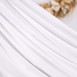 Tecido de elastano branco com glitter: malha brilhante com elasticidade em 4 direções - vendido por metro.