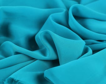 Tecido de chiffon azul-turquesa vendido por metro, poliéster fosco e transparente para vestidos e decoração.