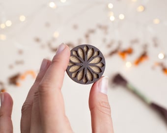 Flower Plywood Needle Holder: Double-Sided Magnetic Needle Keeper