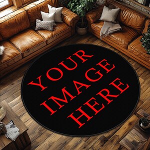 Può includere: Un tappeto rotondo nero con il testo "YOUR IMAGE HERE" in lettere rosse.