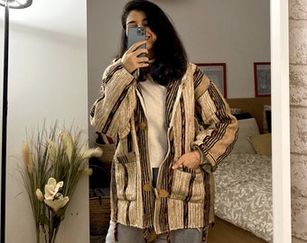 Cardigan unisexe rayé en laine marocaine beige : veste polaire bohème et hippie faite main