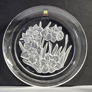 HOYA Lead Crystal Glass Plate DAFFODIL Flower of January Signed T. YAMAMOTO