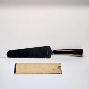 VTG Stainless Steel Cake/Pie Knife Tortoise Bakelite Handle & Original Sheath