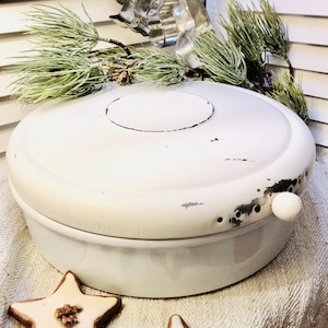 Old Shabby / Vintage Enamel Lunch Box