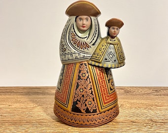 Grande statua tradizionale vintage in legno raffigurante una madre e un bambino - Madonna con bambino - Intagliata e dipinta a mano, firmata da un artista sudamericano, altezza 26 cm