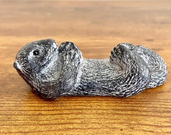 ヴィンテージの石彫りのラッコの置物 ソーン アーツ カナダ - Etsy 日本