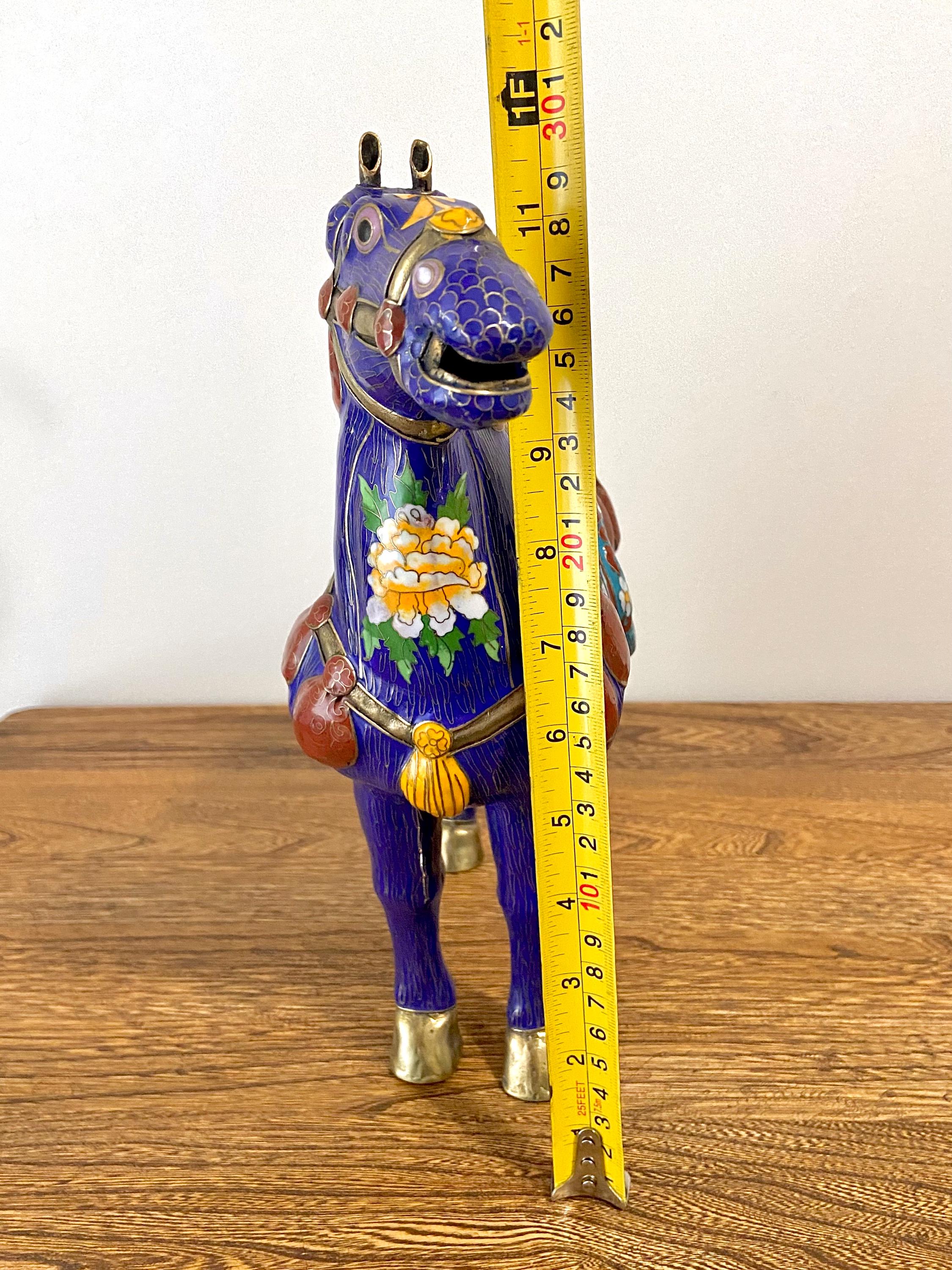 大型ヴィンテージ中国製七宝焼き馬の置物、花の鞍をつけた大型エナメル