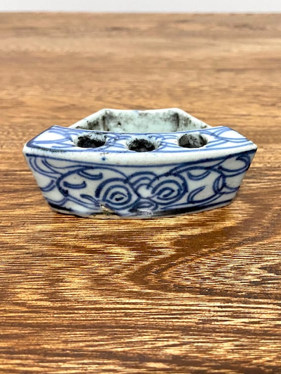 Blue & White Porcelain Calligraphy Brush Pot Horse Design Blue & White Porcelain Calligraphy Brush Pot Horse Design