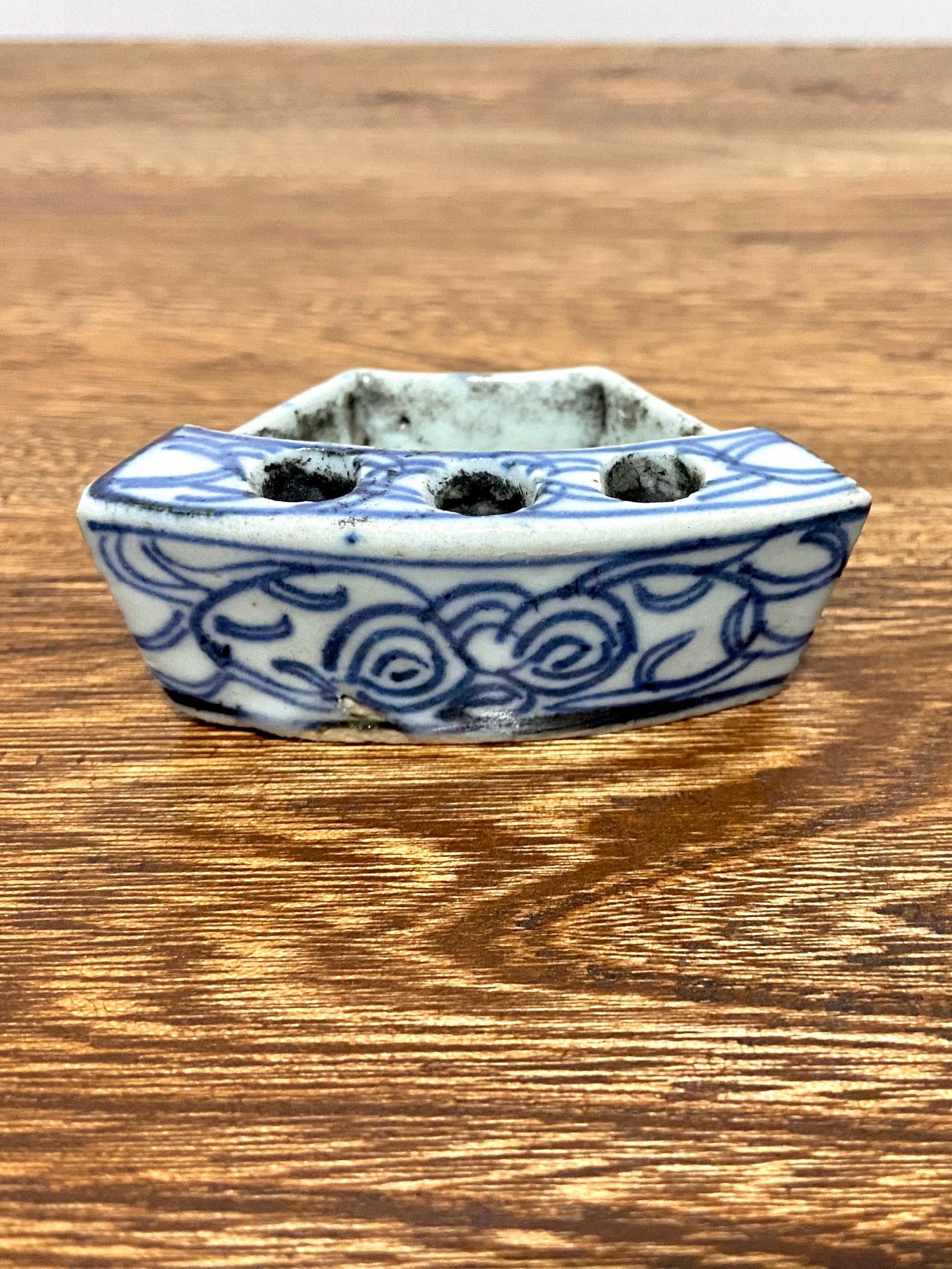 Blue & White Porcelain Calligraphy Brush Pot Horse Design Blue & White Porcelain Calligraphy Brush Pot Horse Design