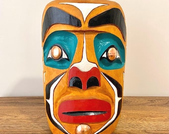 Große handgeschnitzte Maske von Steph Forrin, bemaltes Holz, Kupferaugen, Wanddekoration im Nordwesten-Küsten-Stil, 32 cm lang