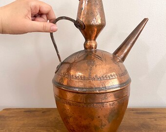 19世紀の中東産銅製大型アンティーク水差し（蓋付き）、アラビア