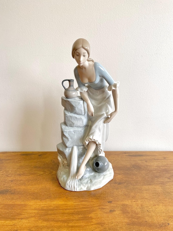 Large Vintage NAO by Lladro Figurine #115 Girl From the Fountain