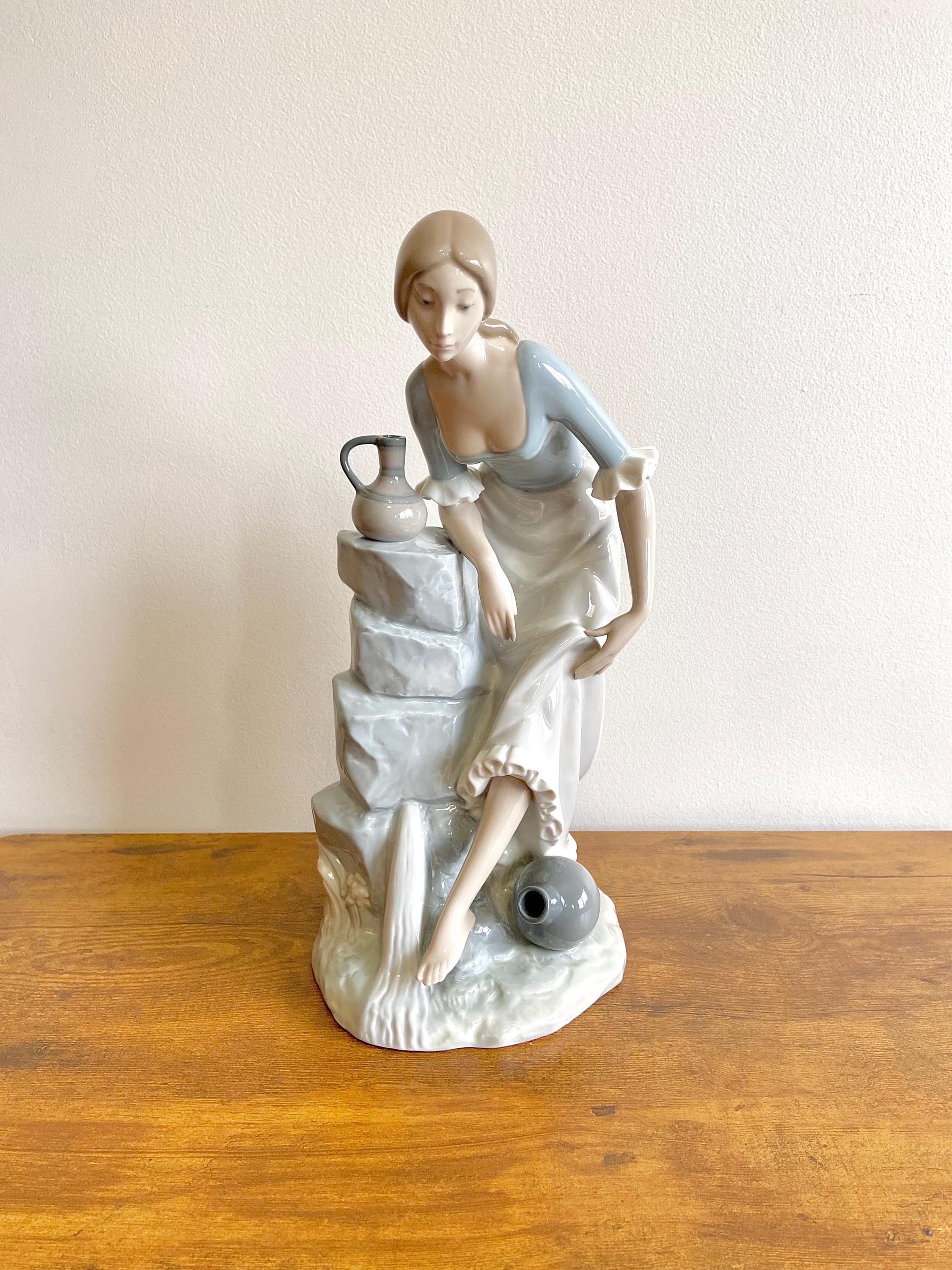 Lladro girl with jug - Etsy 日本