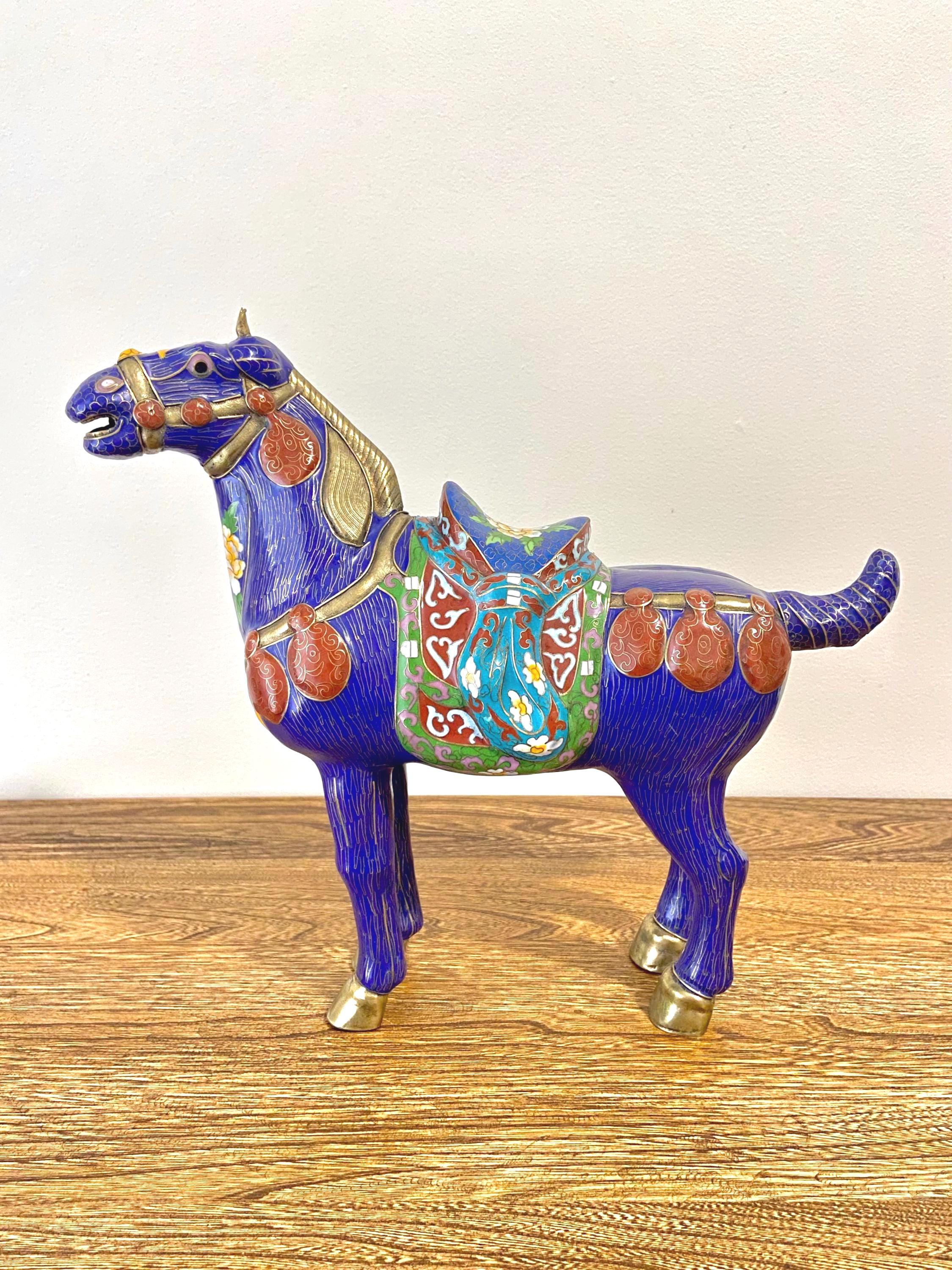 大型ヴィンテージ中国製七宝焼き馬の置物、花の鞍をつけた大型エナメル