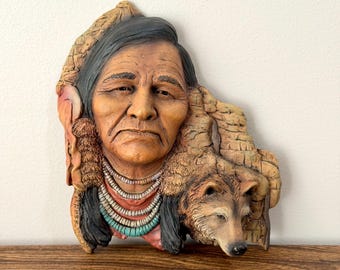 Scultura da parete vintage del 1995 di Neil J Rose Counterparts, raffigurante un anziano nativo americano e un lupo, di JH Boone, ideale per l'arredamento di una baita in stile western o come regalo per la nuova casa.