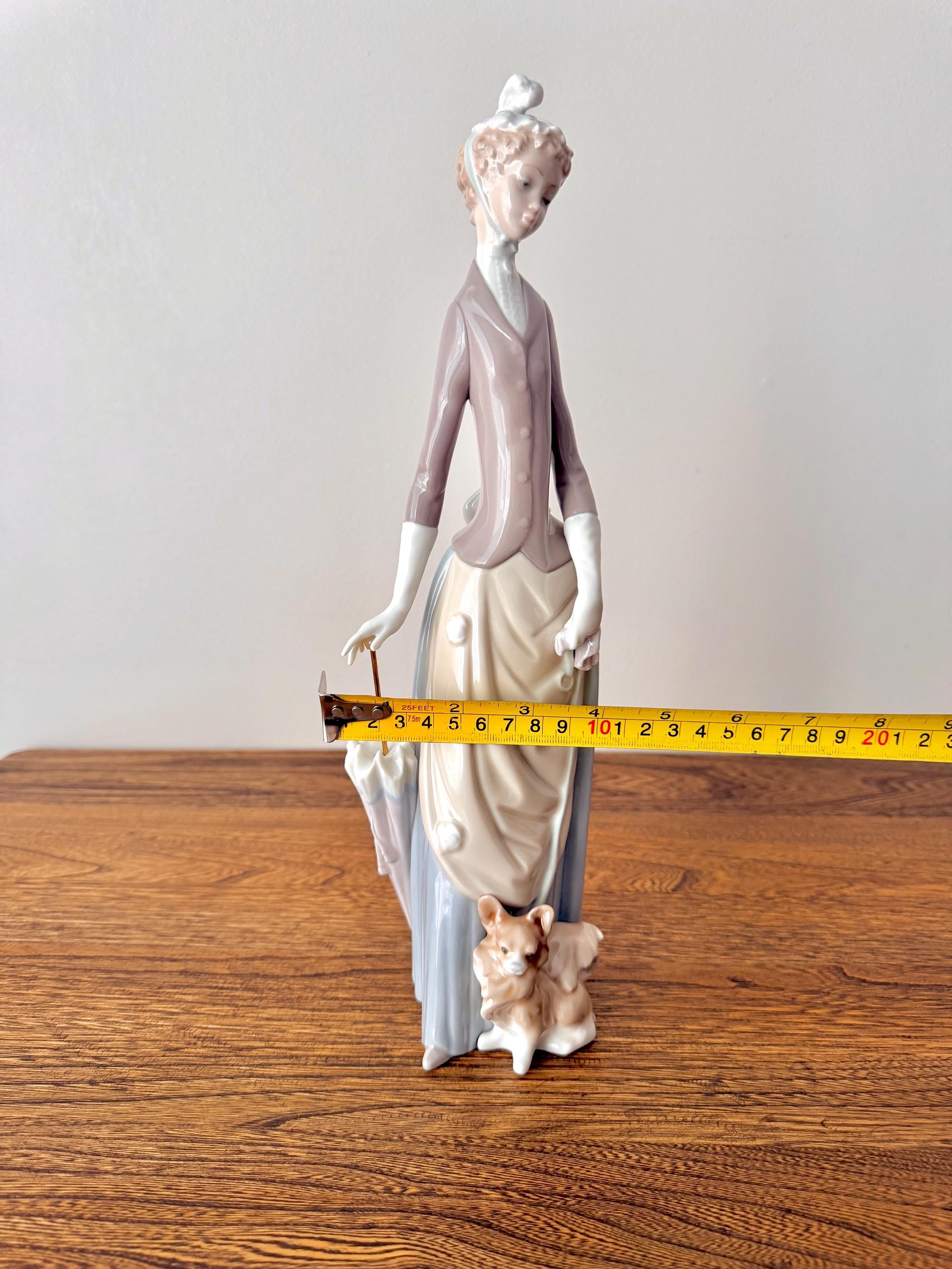 Large Lladro 4761 Woman With Umbrella & Dog Figurine 14
