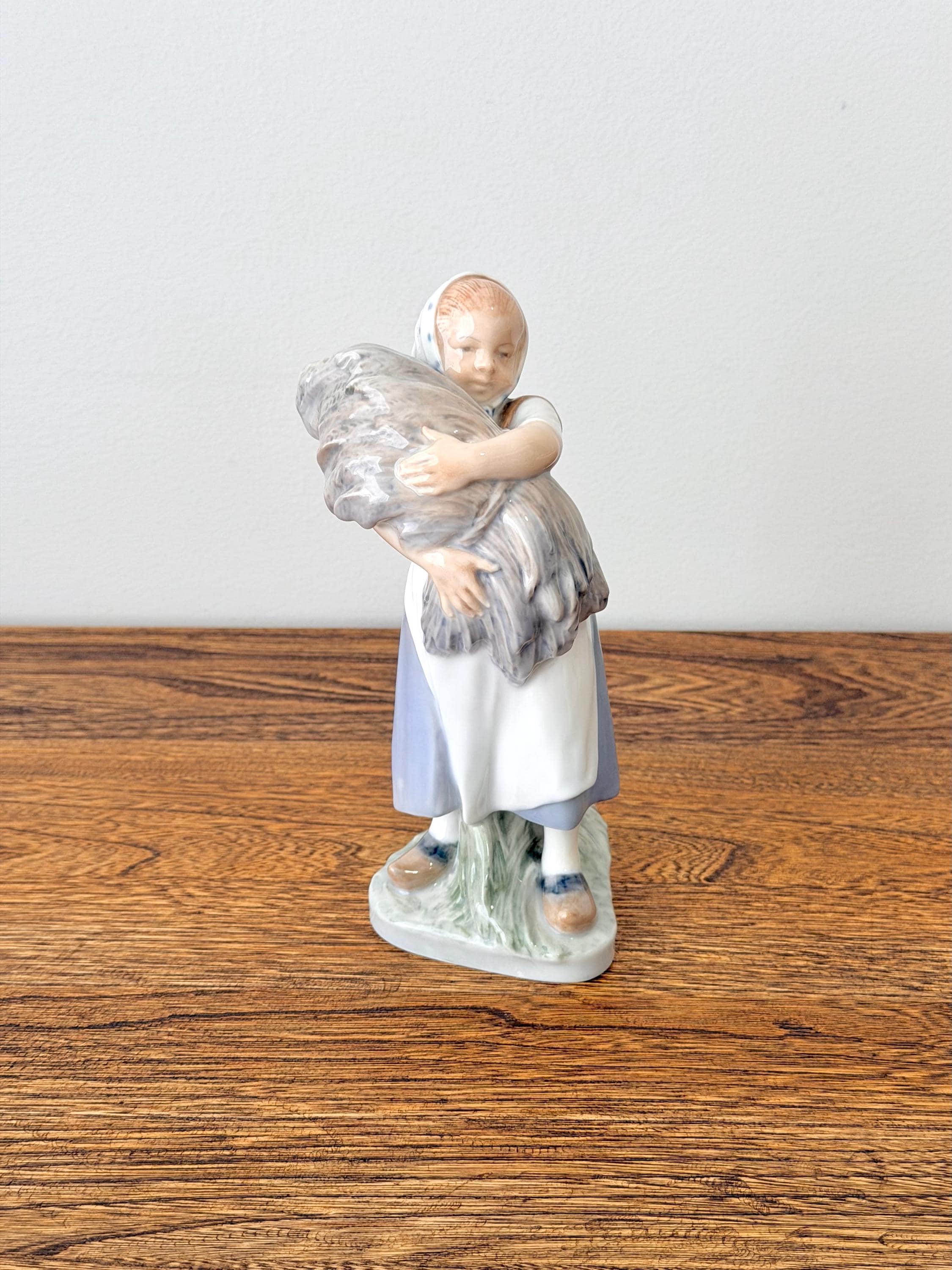 Vintage 1951 Royal Copenhagen Girl With Wheat Sheaf Figurine #908