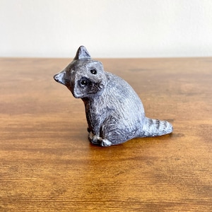 ヴィンテージウルフオリジナルアライグマの置物、ミニチュア手作り野生動物彫刻、イヌイットソープストーンスタイル、WEサイン入り、カナダ製、高さ2.75インチ