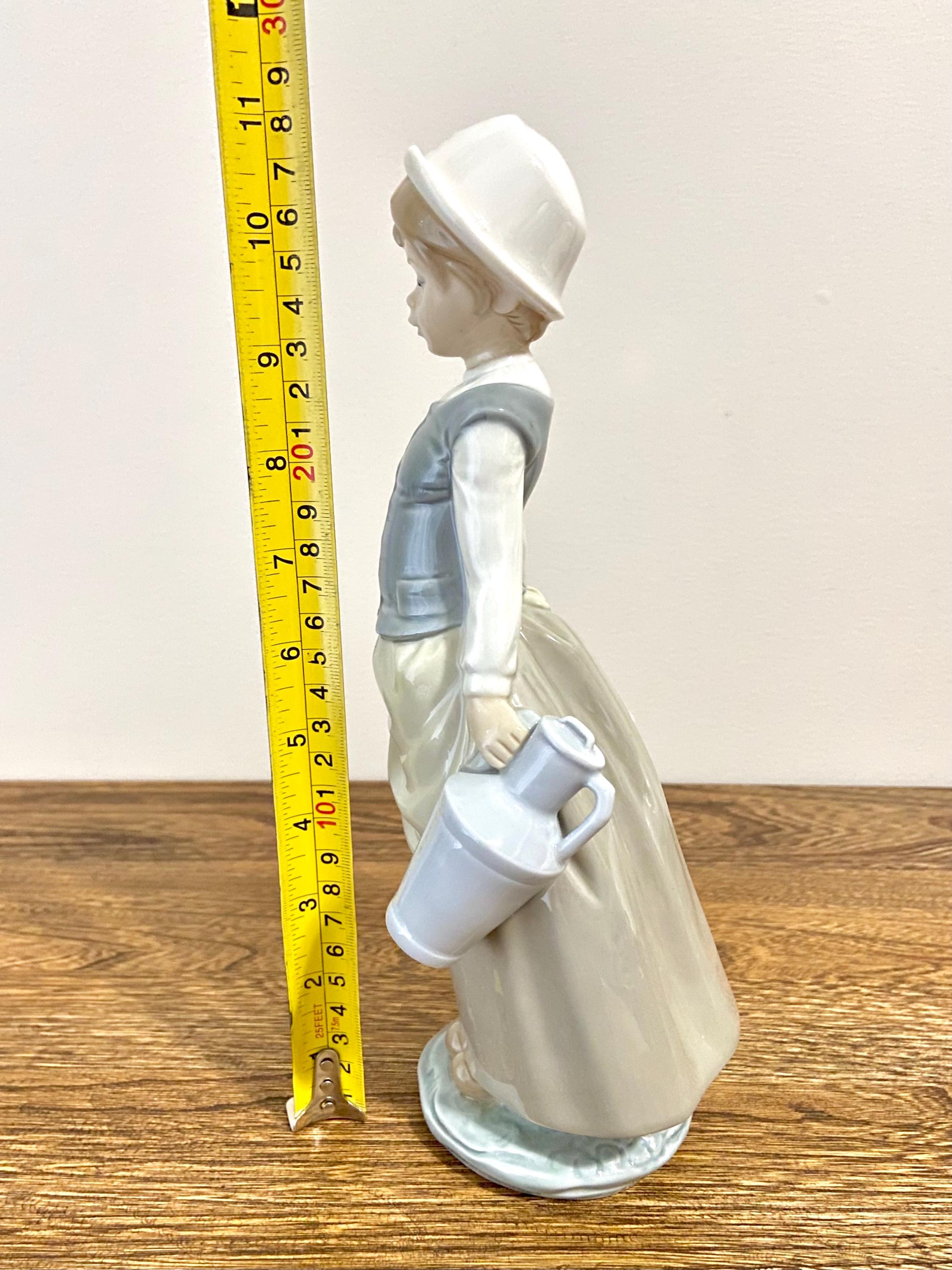 リヤドロ　人形 リヤドロ 4939 ミルク瓶を持つ少女の置物 ミルクメイド 11インチ
