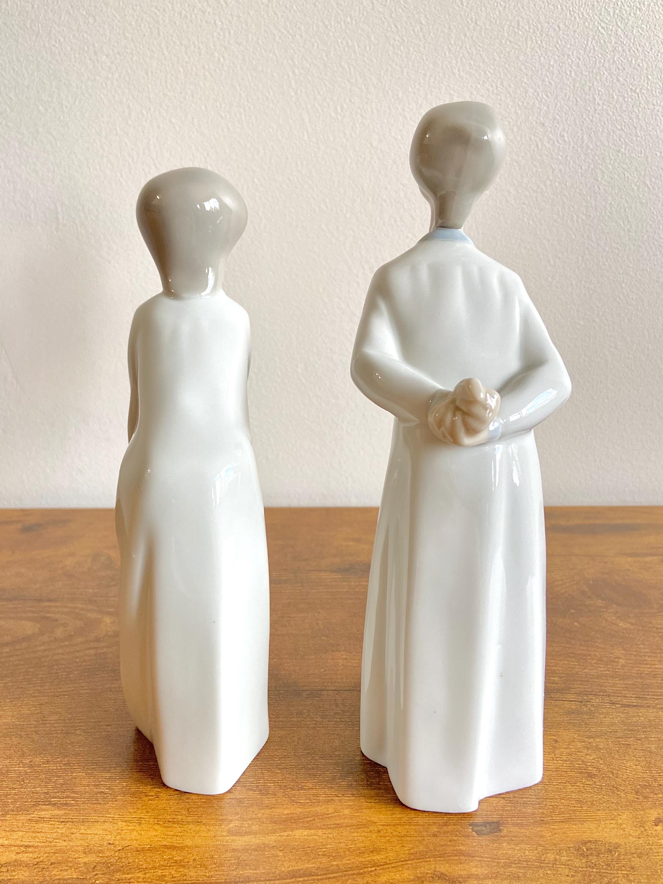 Vintage NAO by Lladro Porcelain Figurines Boy and Girl Kissing