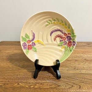 Vintage Wade Heath präglad blomfat, England, handmålad, 1938-1950, 18 cm diameter, 4,8 cm djup, Cottagecore-dekor