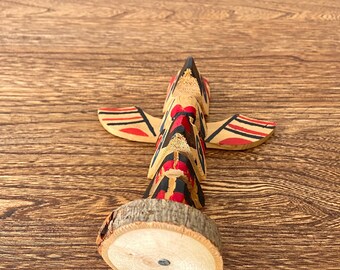 ヴィンテージの手彫りオジブワ族トーテムポール、カナダ先住民アート