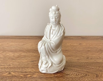 中国の徳化磁器に描かれた龍の玉座に座る観音像 - Etsy 日本