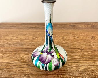 Antico vaso giapponese Meiji Ginbari in smalto cloisonné di Gonda Hirosuke, base firmata, motivo a iris viola, capolavoro di vaso giapponese a forma di bocciolo