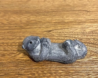 ヴィンテージの石彫りのラッコの置物 ソーン アーツ カナダ - Etsy 日本