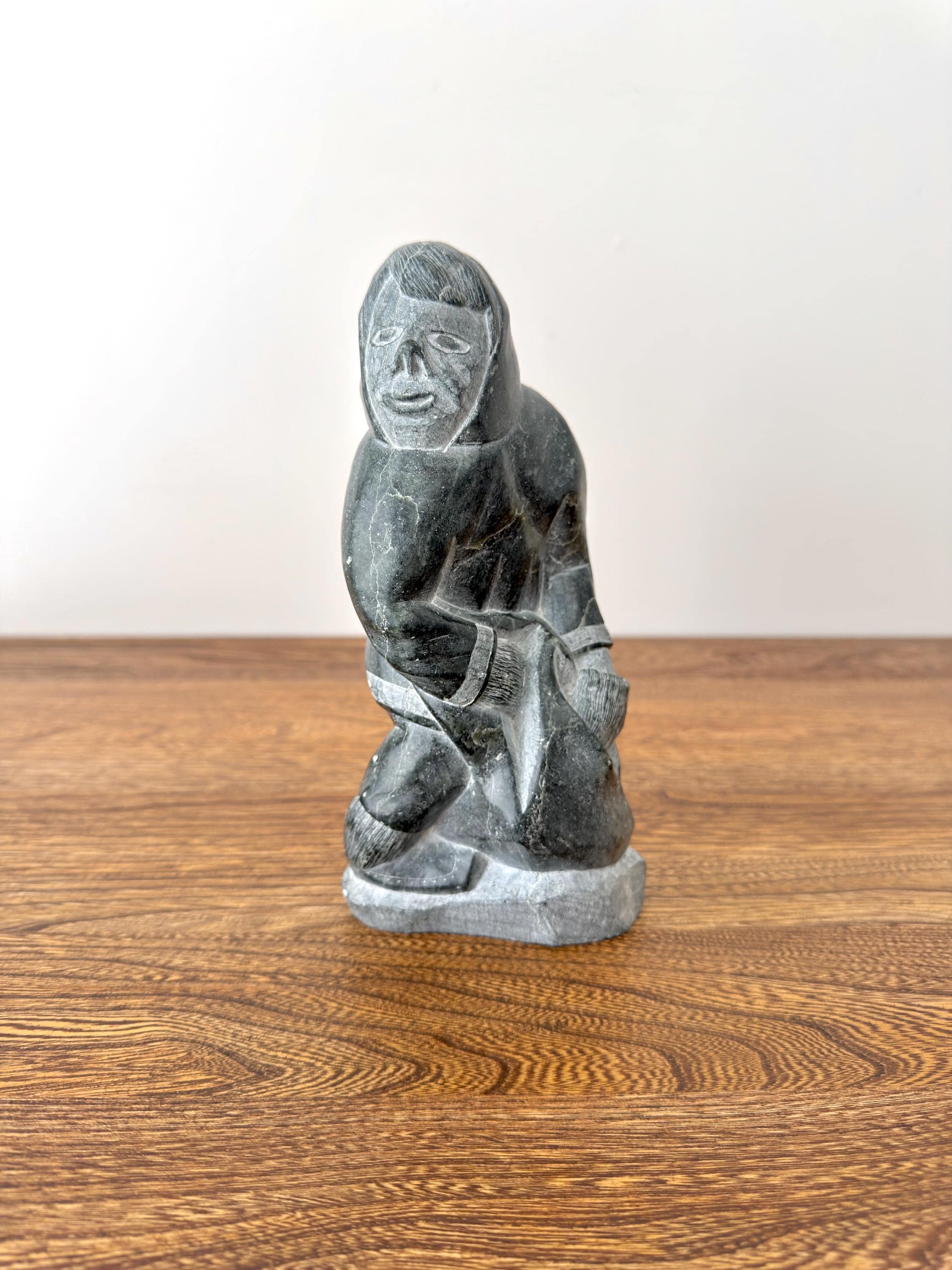 1993 Signed Soapstone 幾何学彫刻 天然石オブジェ 置物 Vintage Signed Inuit Hunter Sculpture by Joanasie Jack Ittukallak