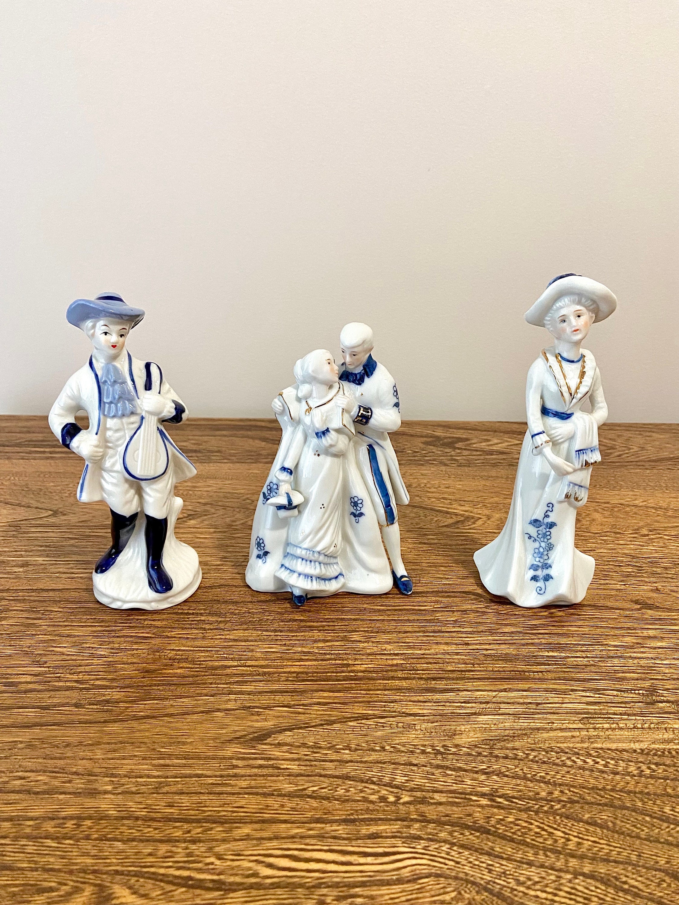 Victorian white and blue porcelain figurine - Etsy 日本