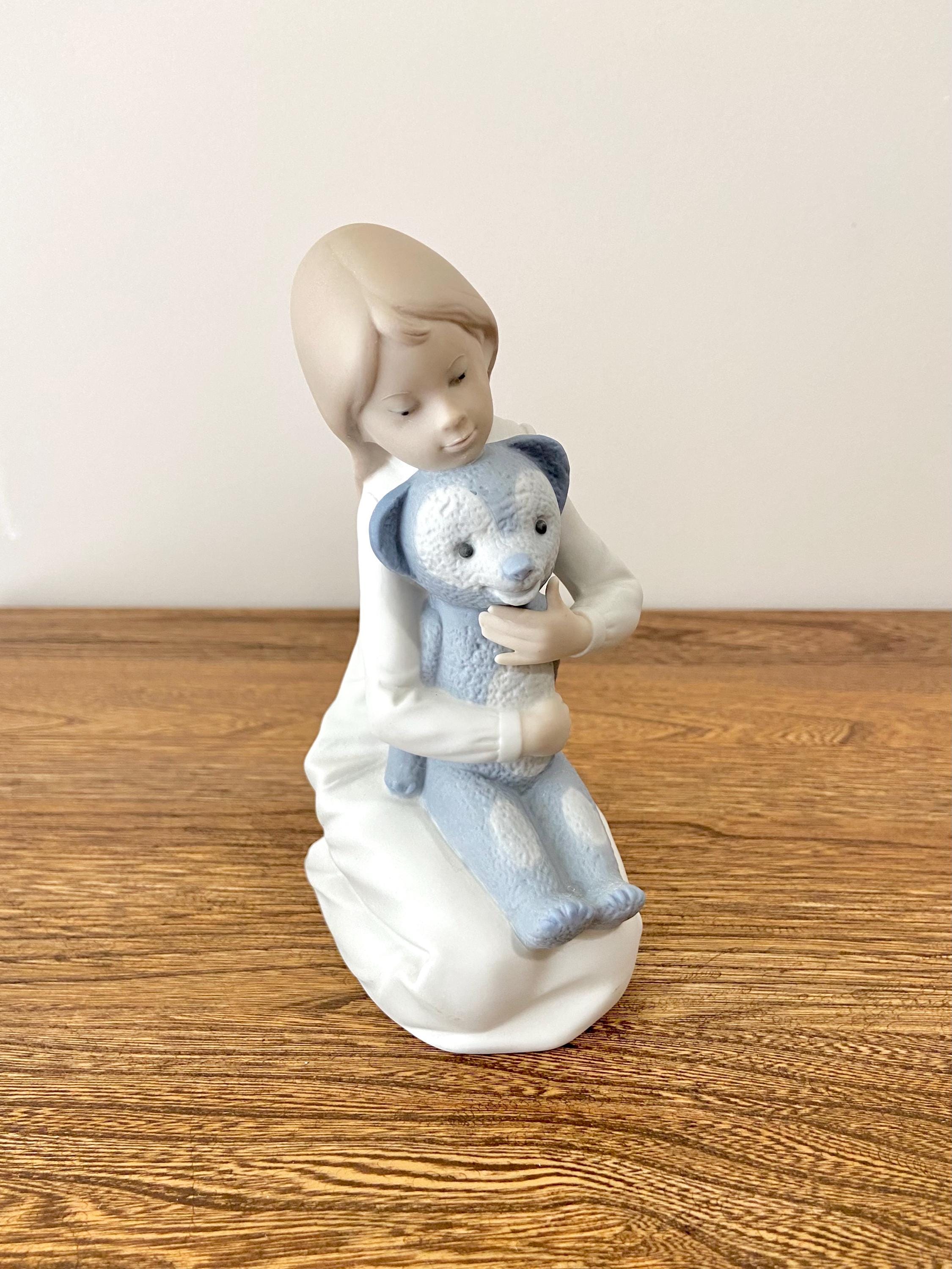 NAO リヤドロ　人形を抱く少女　スペイン製 il_fullxfull.7047121536_oevs.jpg