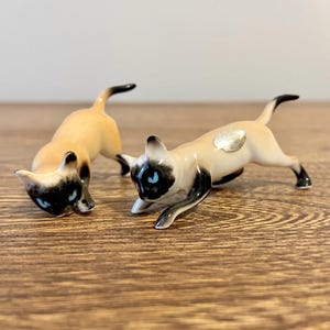 Vintage Set of 2 Siamese Cat Figurines, Japan Ceramic Miniature Cats, Collectible Small  Porcelain Siamese Cat Pair