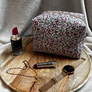 Toiletry bag, makeup bag, quilted. Different colors