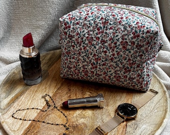 Toiletry bag, makeup bag, quilted. Various colors.