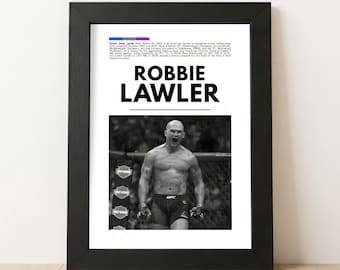 Puede incluir: Impresión enmarcada en negro y blanco con el nombre "ROBBIE LAWLER" en letras negras en negrita. Debajo del texto hay una foto en blanco y negro de un hombre calvo con pantalones cortos de combate. Encima del nombre hay un bloque de texto.
